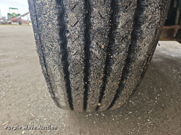 image for item OK9815 2005 Mack CHN613 semi truck