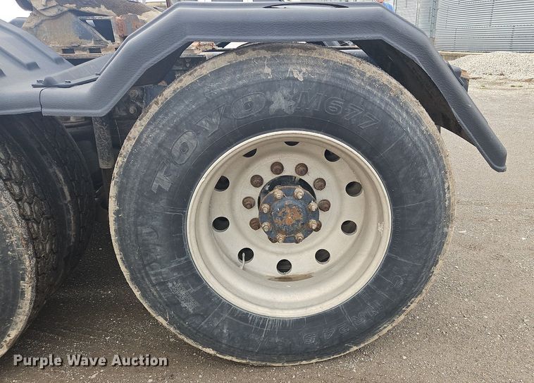 image for item OK9815 2005 Mack CHN613 semi truck