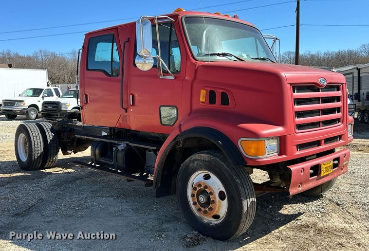 image for item OM9891 1998 Ford L8501 semi truck