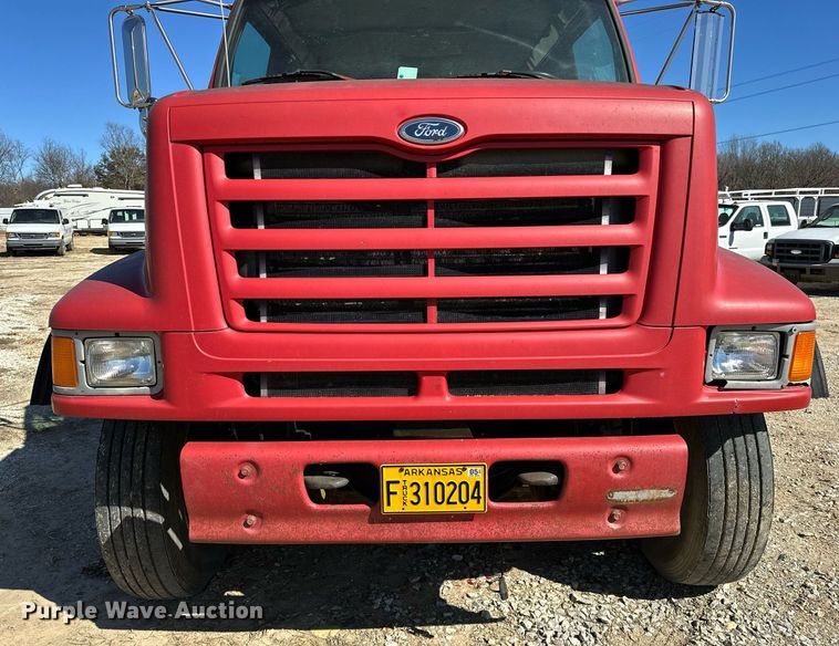 image for item OM9891 1998 Ford L8501 semi truck