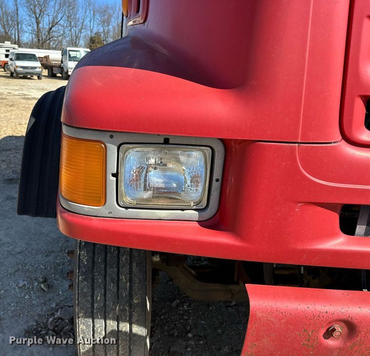 image for item OM9891 1998 Ford L8501 semi truck
