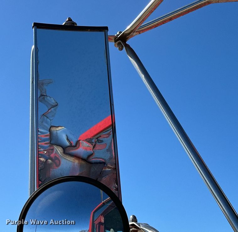 image for item OM9891 1998 Ford L8501 semi truck