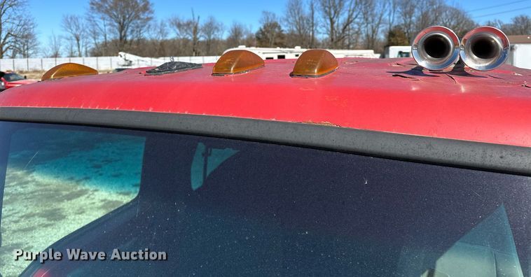 image for item OM9891 1998 Ford L8501 semi truck