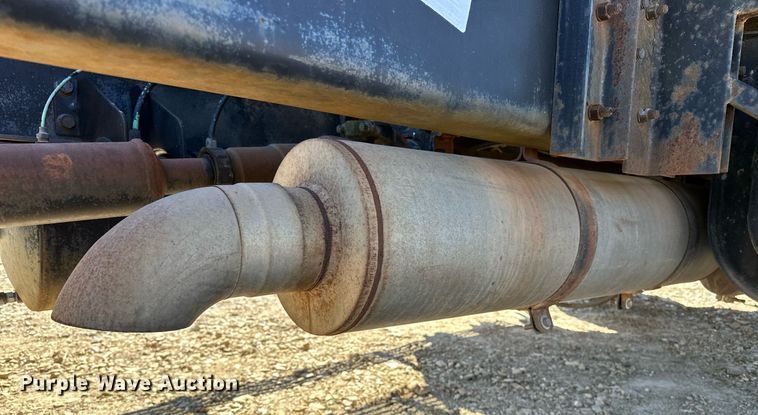 image for item OM9891 1998 Ford L8501 semi truck