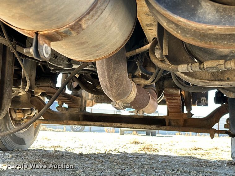 image for item OM9891 1998 Ford L8501 semi truck