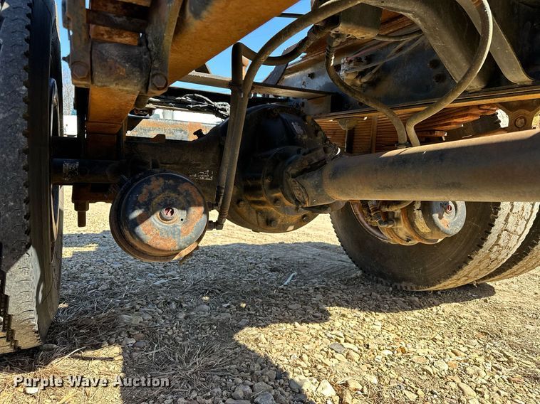 image for item OM9891 1998 Ford L8501 semi truck