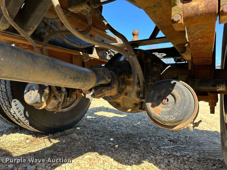 image for item OM9891 1998 Ford L8501 semi truck