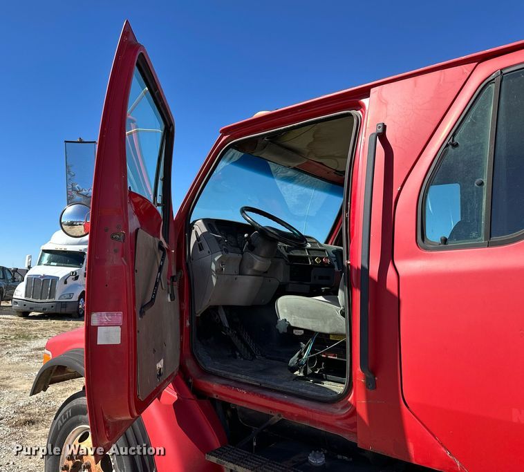 image for item OM9891 1998 Ford L8501 semi truck