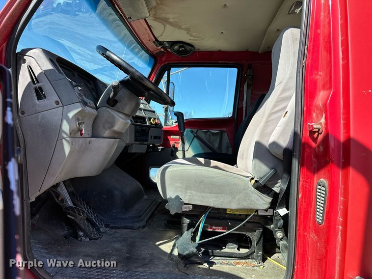 image for item OM9891 1998 Ford L8501 semi truck