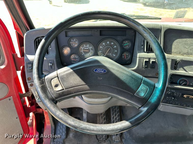 image for item OM9891 1998 Ford L8501 semi truck