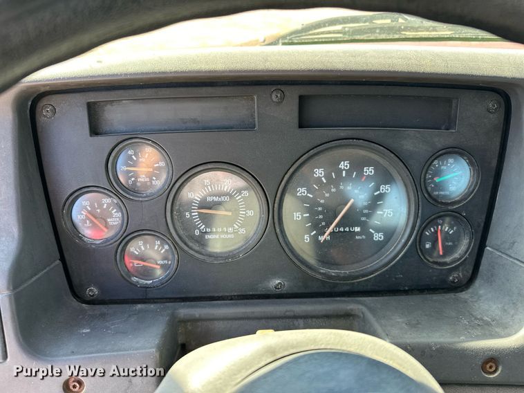 image for item OM9891 1998 Ford L8501 semi truck