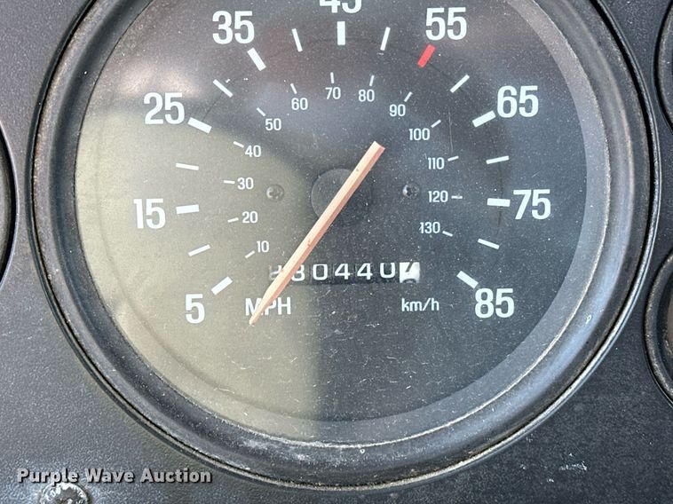 image for item OM9891 1998 Ford L8501 semi truck