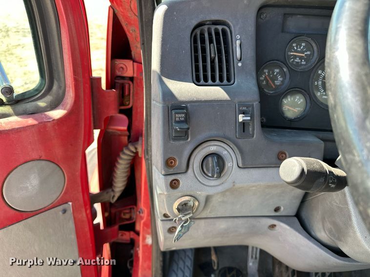 image for item OM9891 1998 Ford L8501 semi truck