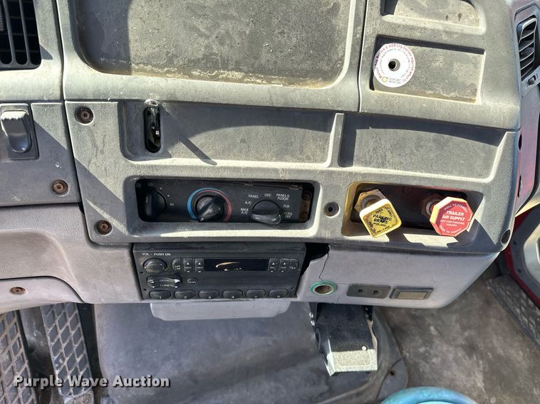 image for item OM9891 1998 Ford L8501 semi truck