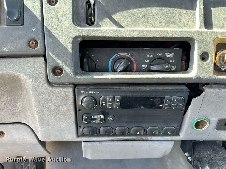 image for item OM9891 1998 Ford L8501 semi truck