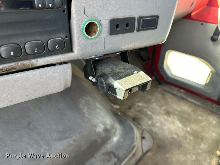 image for item OM9891 1998 Ford L8501 semi truck