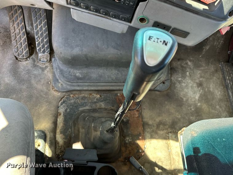 image for item OM9891 1998 Ford L8501 semi truck