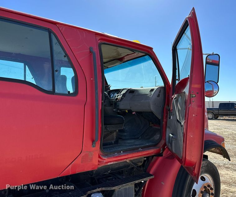 image for item OM9891 1998 Ford L8501 semi truck