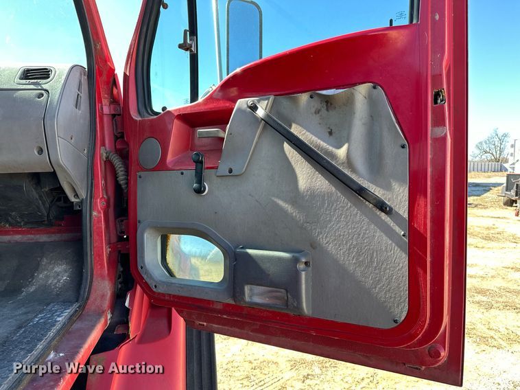 image for item OM9891 1998 Ford L8501 semi truck