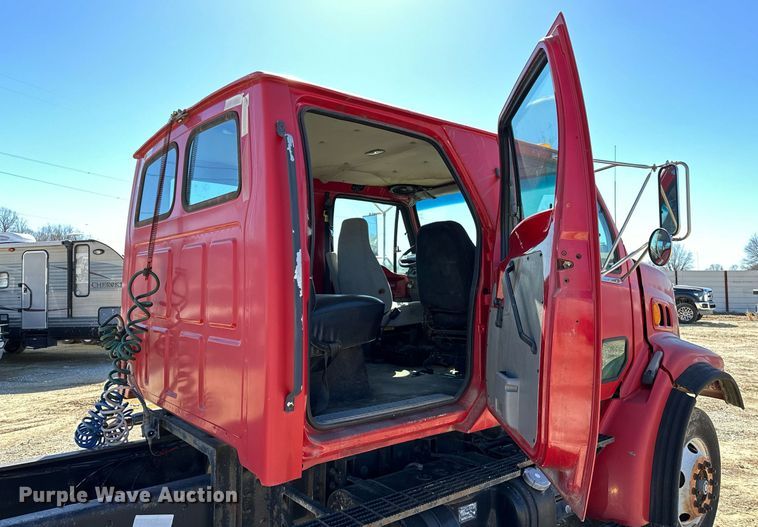 image for item OM9891 1998 Ford L8501 semi truck