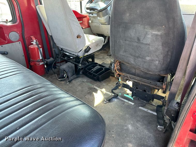 image for item OM9891 1998 Ford L8501 semi truck