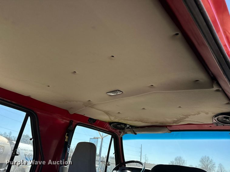 image for item OM9891 1998 Ford L8501 semi truck