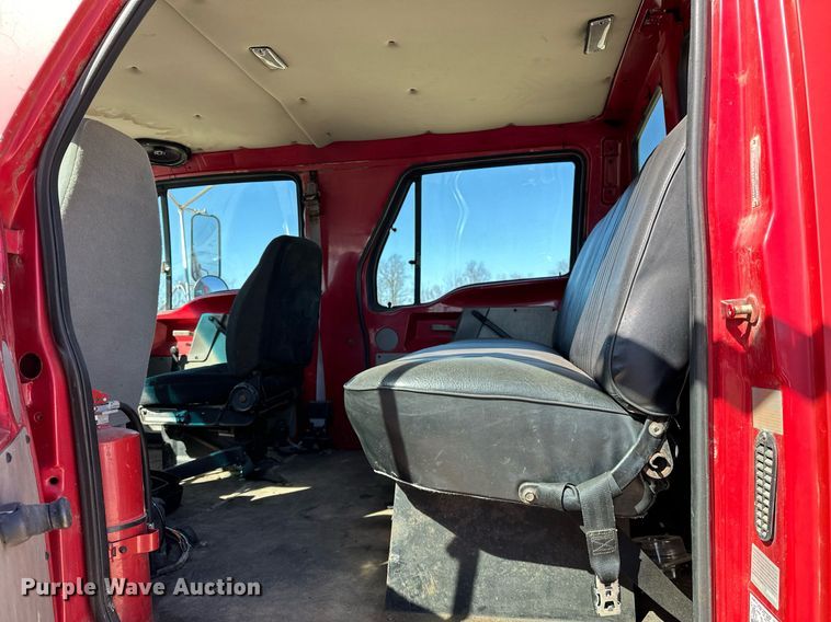 image for item OM9891 1998 Ford L8501 semi truck