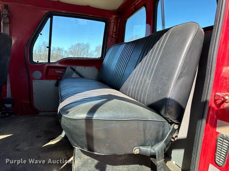 image for item OM9891 1998 Ford L8501 semi truck