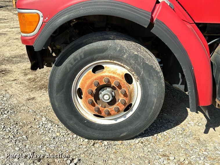 image for item OM9891 1998 Ford L8501 semi truck