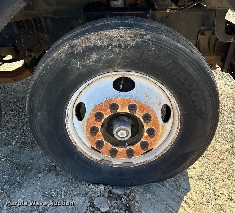 image for item OM9891 1998 Ford L8501 semi truck