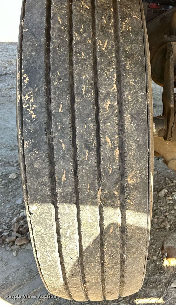 image for item OM9891 1998 Ford L8501 semi truck