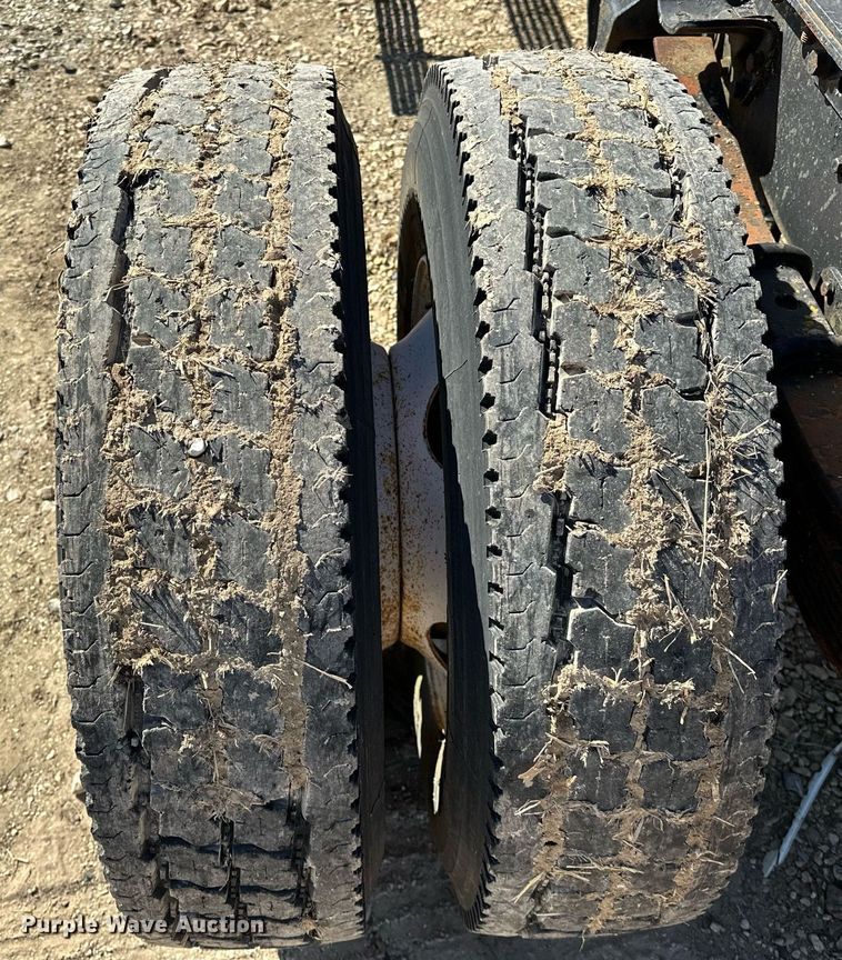 image for item OM9891 1998 Ford L8501 semi truck