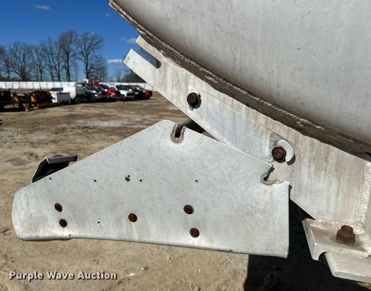 image for item OM9893 1999 Polar tank trailer