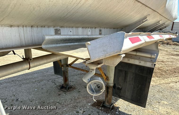 image for item OM9893 1999 Polar tank trailer