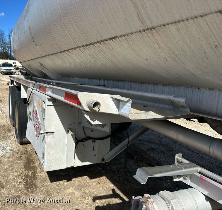 image for item OM9893 1999 Polar tank trailer