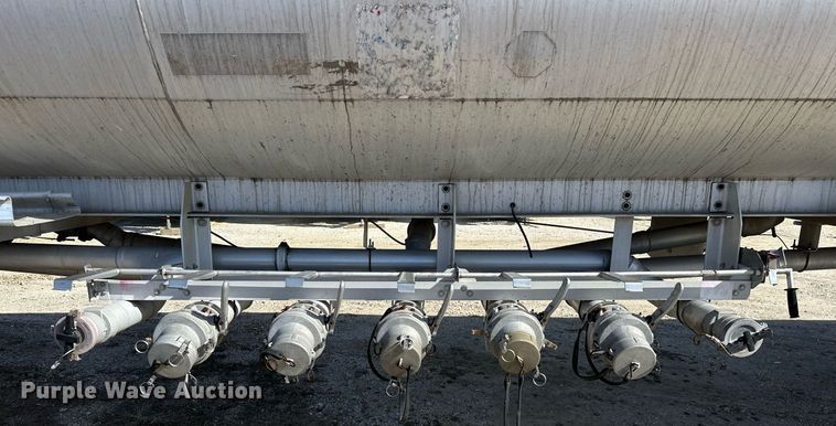 image for item OM9893 1999 Polar tank trailer