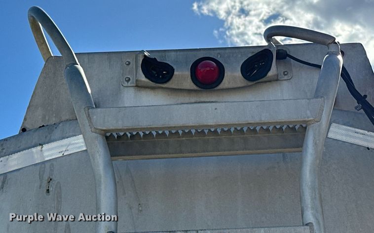 image for item OM9893 1999 Polar tank trailer