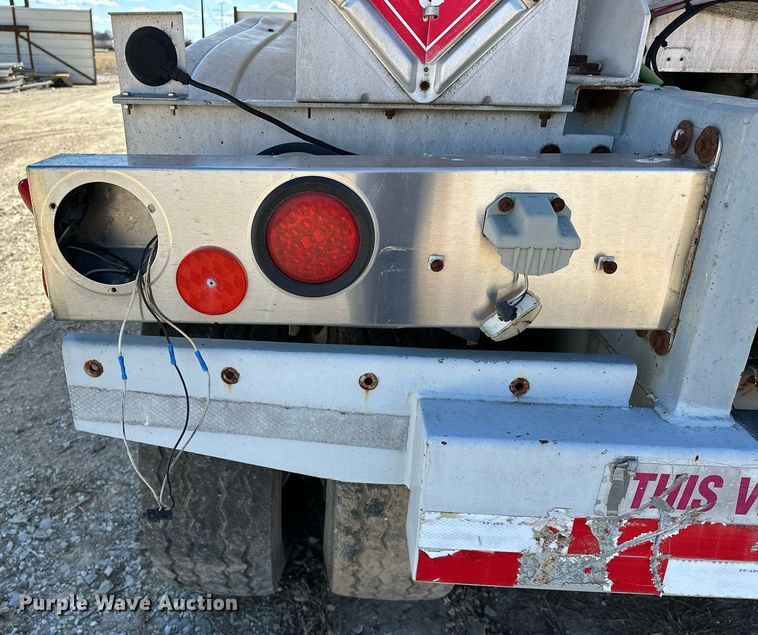 image for item OM9893 1999 Polar tank trailer