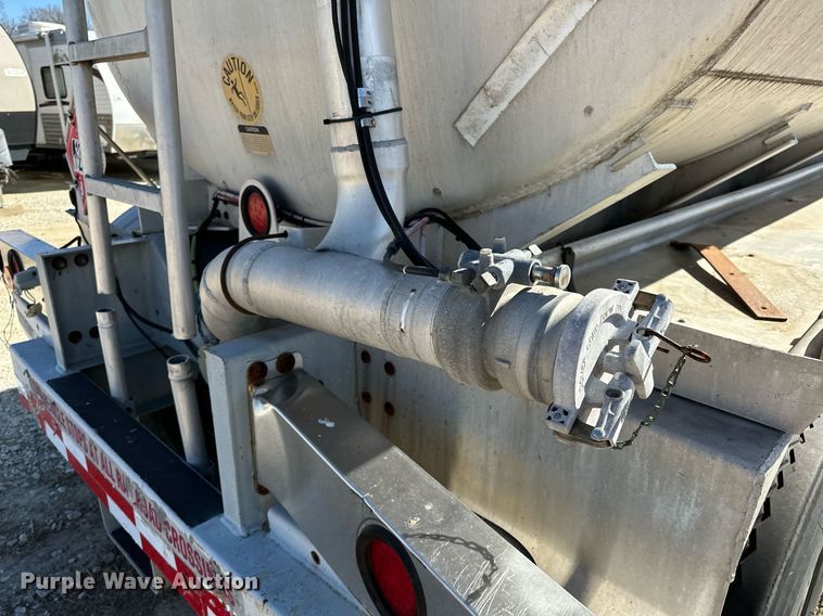 image for item OM9893 1999 Polar tank trailer