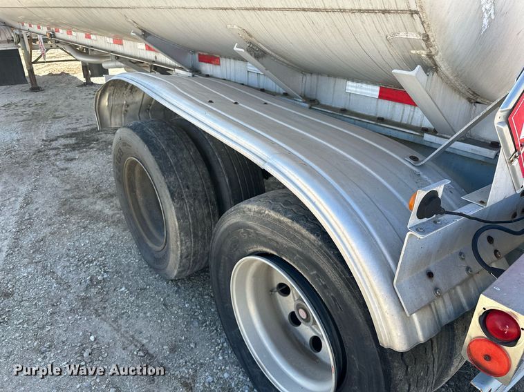 image for item OM9893 1999 Polar tank trailer