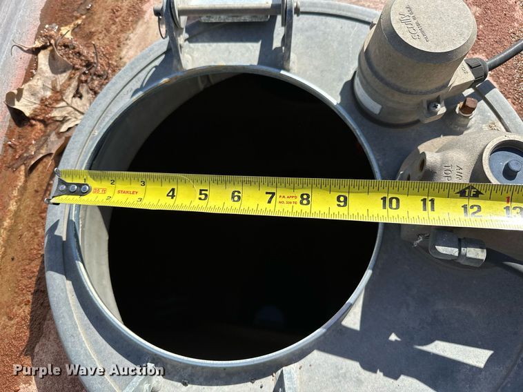 image for item OM9893 1999 Polar tank trailer