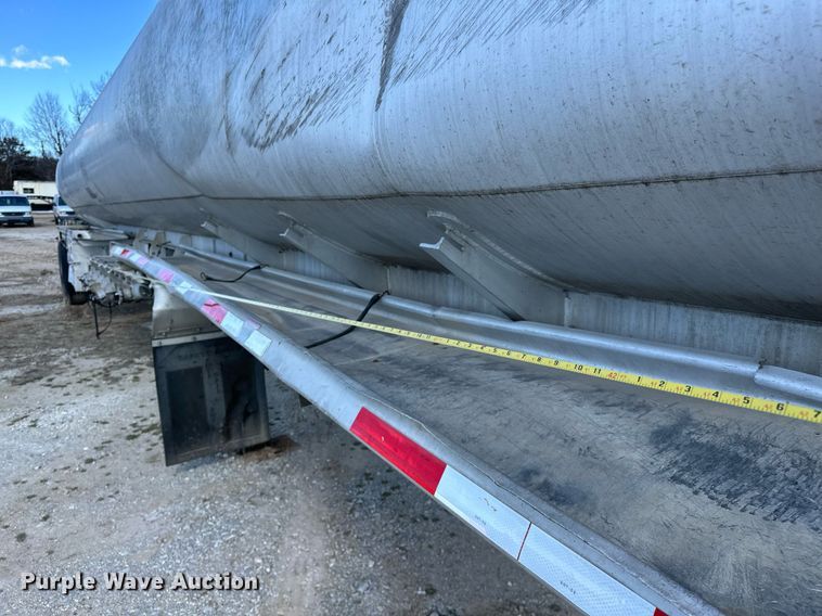 image for item OM9893 1999 Polar tank trailer