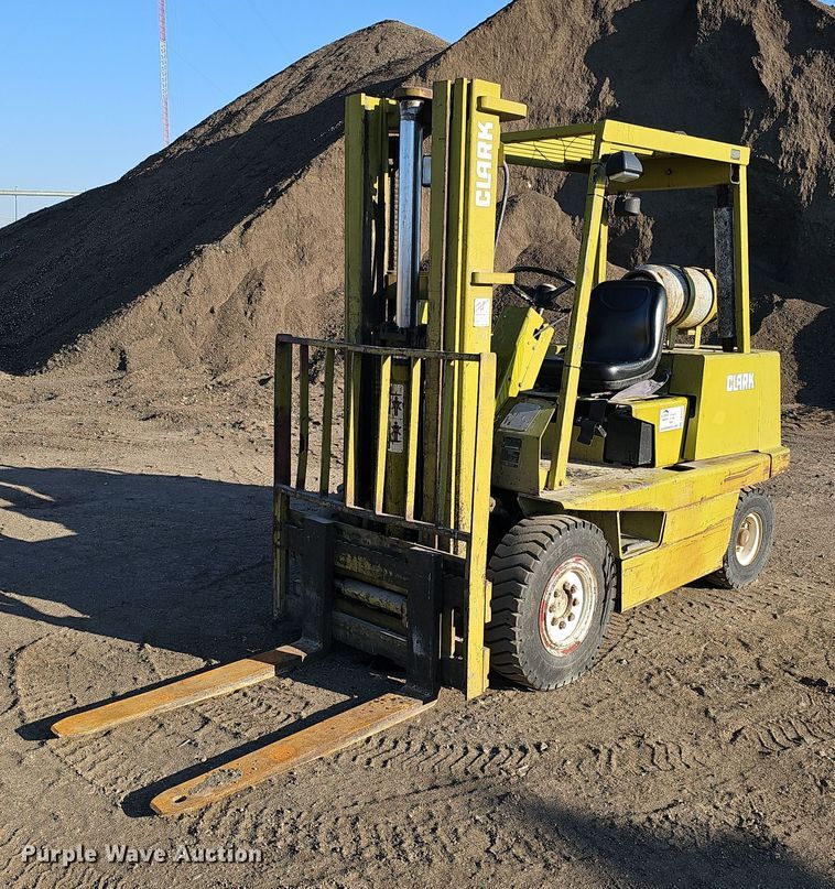 image for item DK0682 Clark C300-Y50 forklift