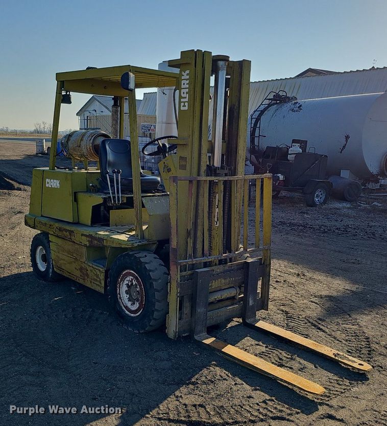 image for item DK0682 Clark C300-Y50 forklift