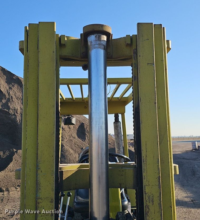 image for item DK0682 Clark C300-Y50 forklift