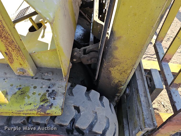 image for item DK0682 Clark C300-Y50 forklift