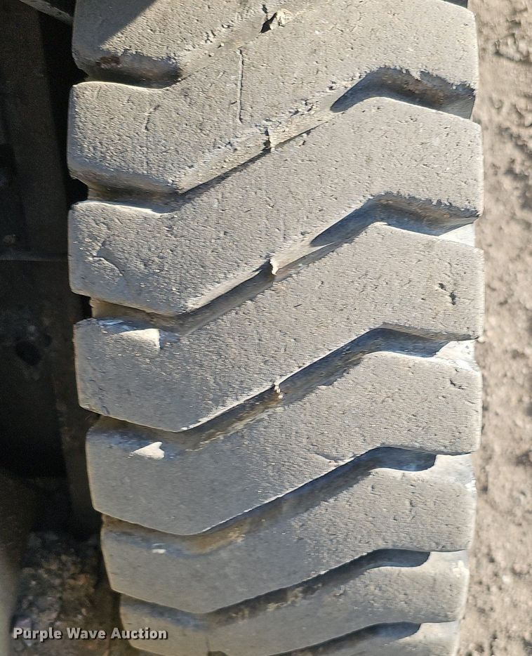 image for item DK0682 Clark C300-Y50 forklift