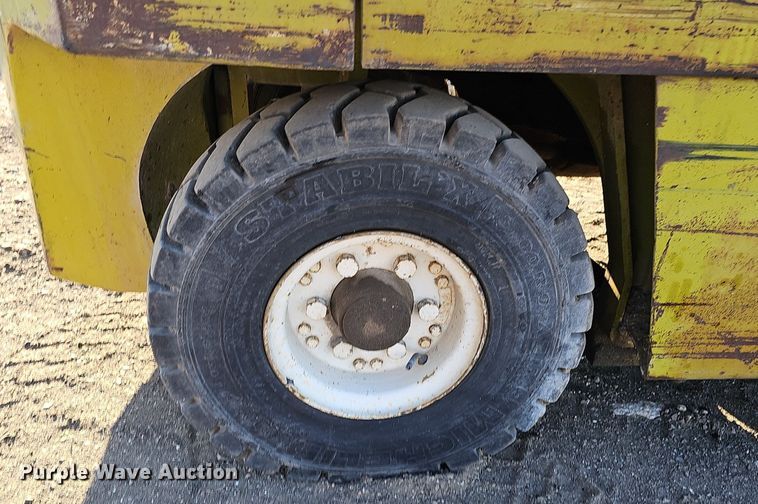 image for item DK0682 Clark C300-Y50 forklift