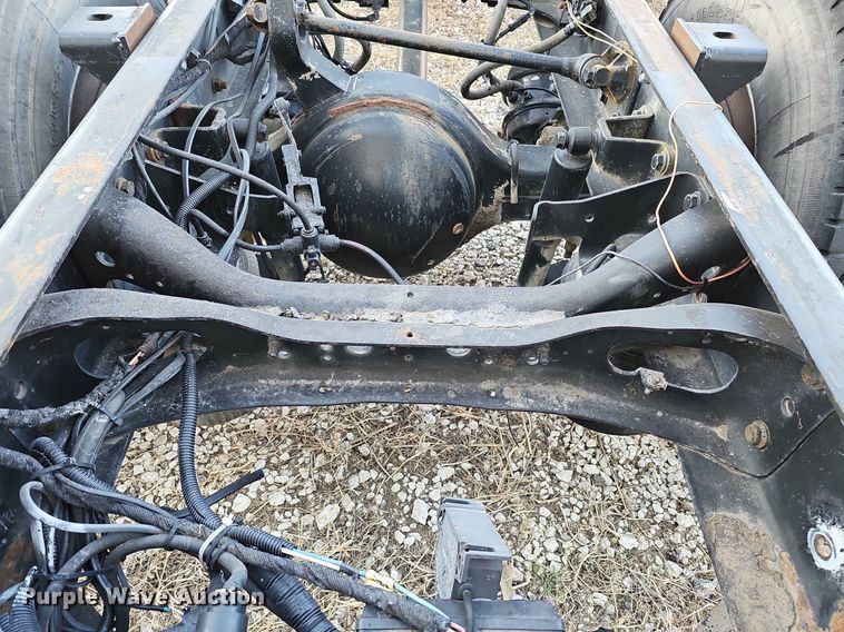 image for item DK0684 2003 International 4300 truck cab and chassis