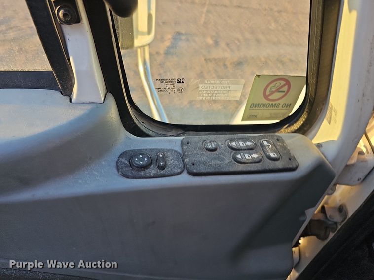 image for item DK0684 2003 International 4300 truck cab and chassis